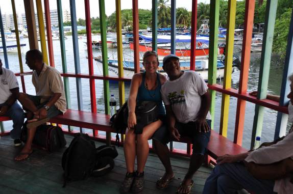 Sala de embarque em San Andrés para quem viaja para Providencia,  ilhas colombianas no Caribe